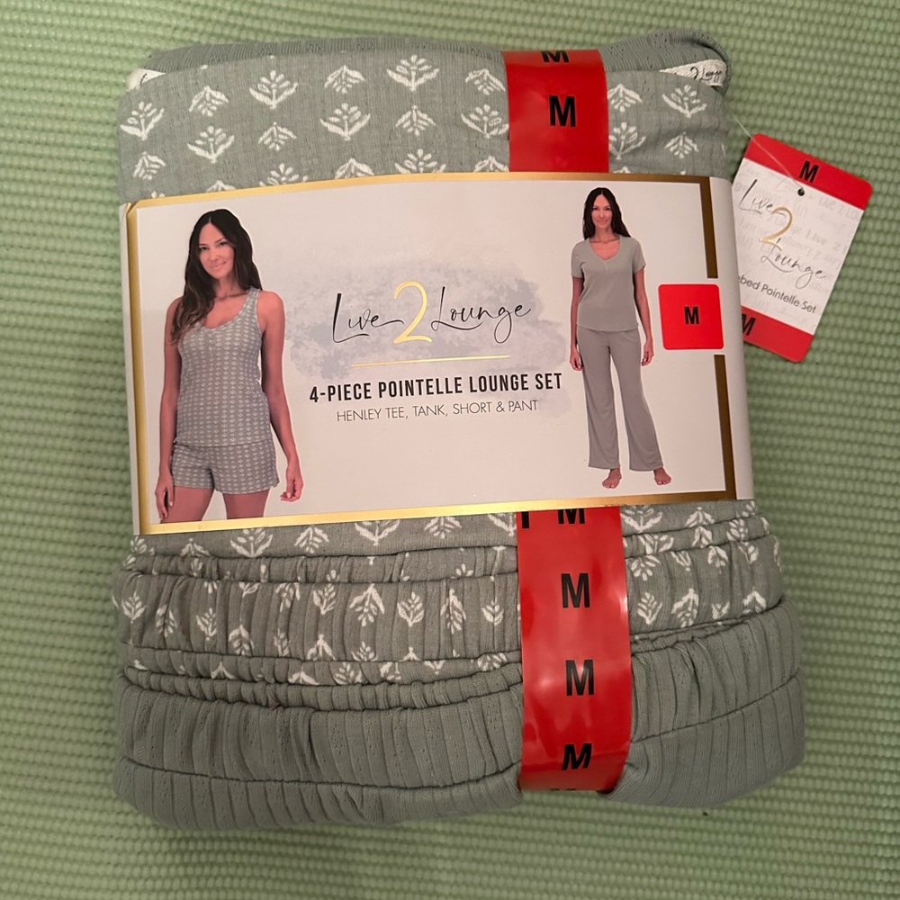 Brand New 4-Piece Women’s Lounge Set